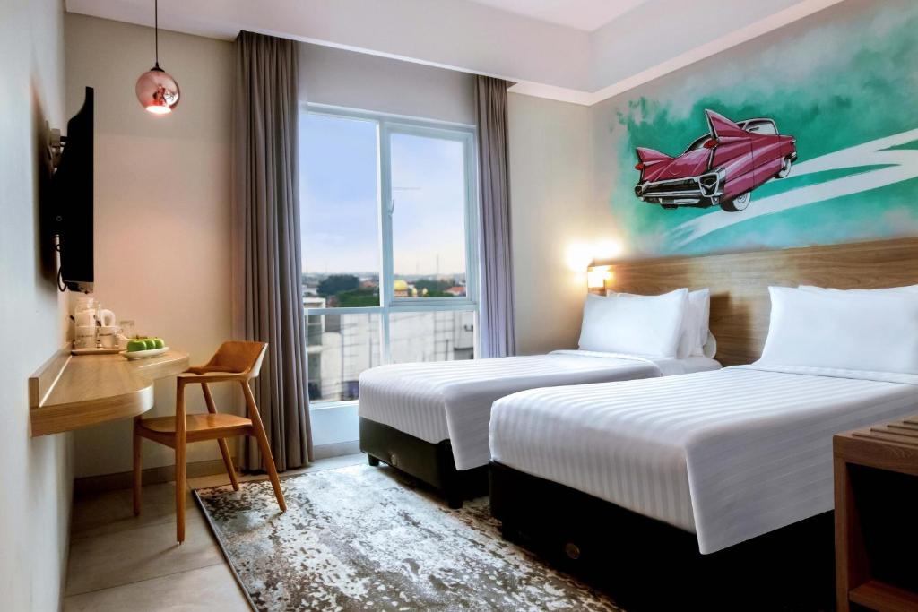 Postel nebo postele na pokoji v ubytování favehotel Sidoarjo