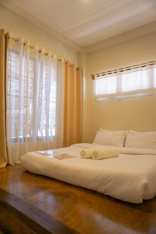 Postel nebo postele na pokoji v ubytování Diwa Siargao Eco-House