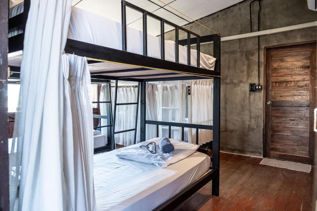 Postel nebo postele na pokoji v ubytování Moon Garden Hostel