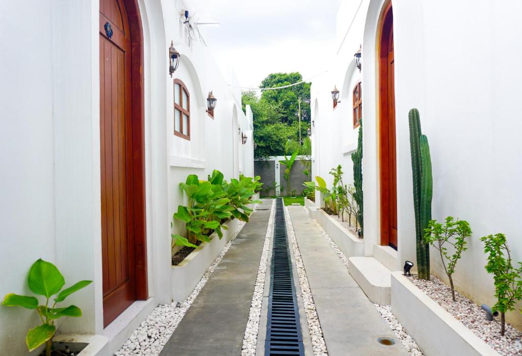 an empty alley with plants in a building at M Bali 2 in Ngaglik