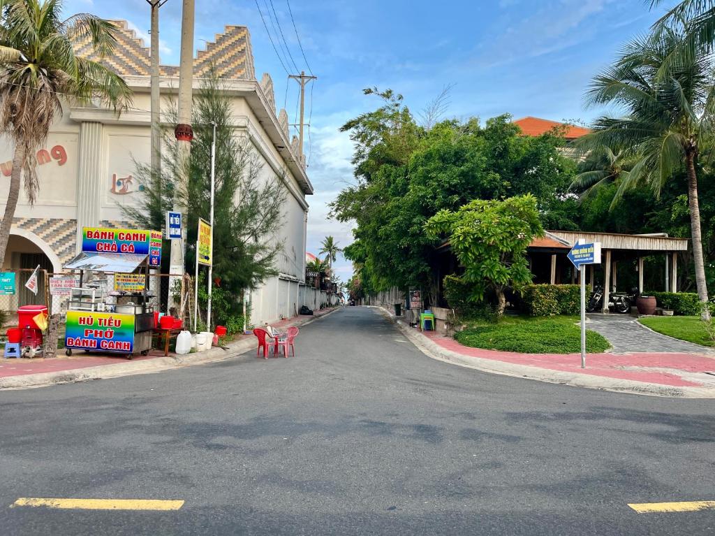 Khu vực xung quanh gần chỗ nghỉ nhà dân