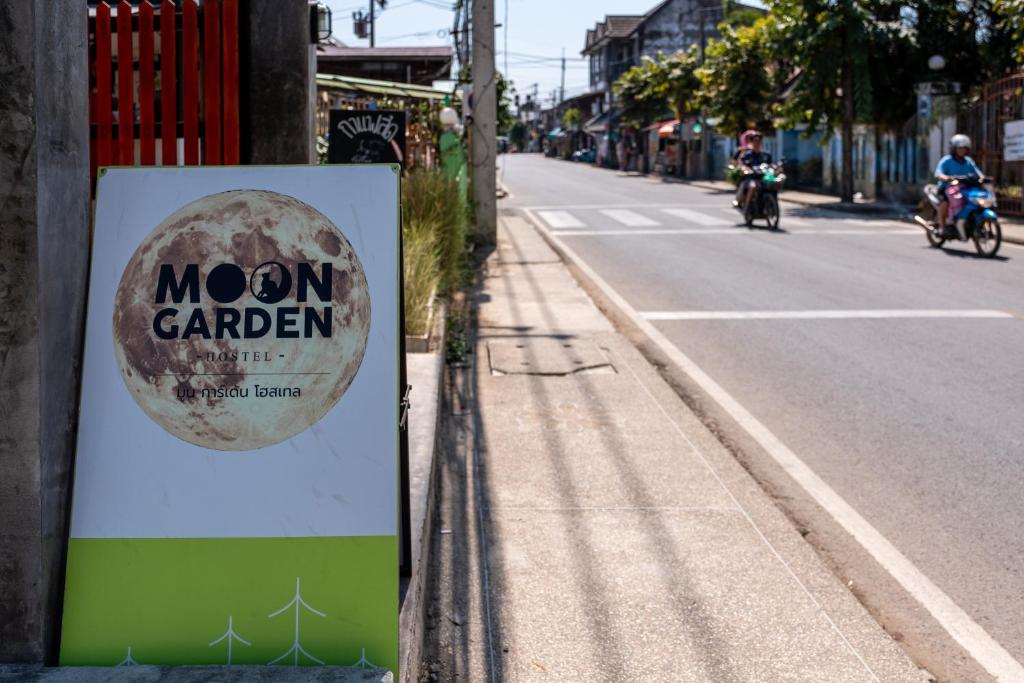 Certifikát, hodnocení, plakát nebo jiný dokument vystavený v ubytování Moon Garden Hostel