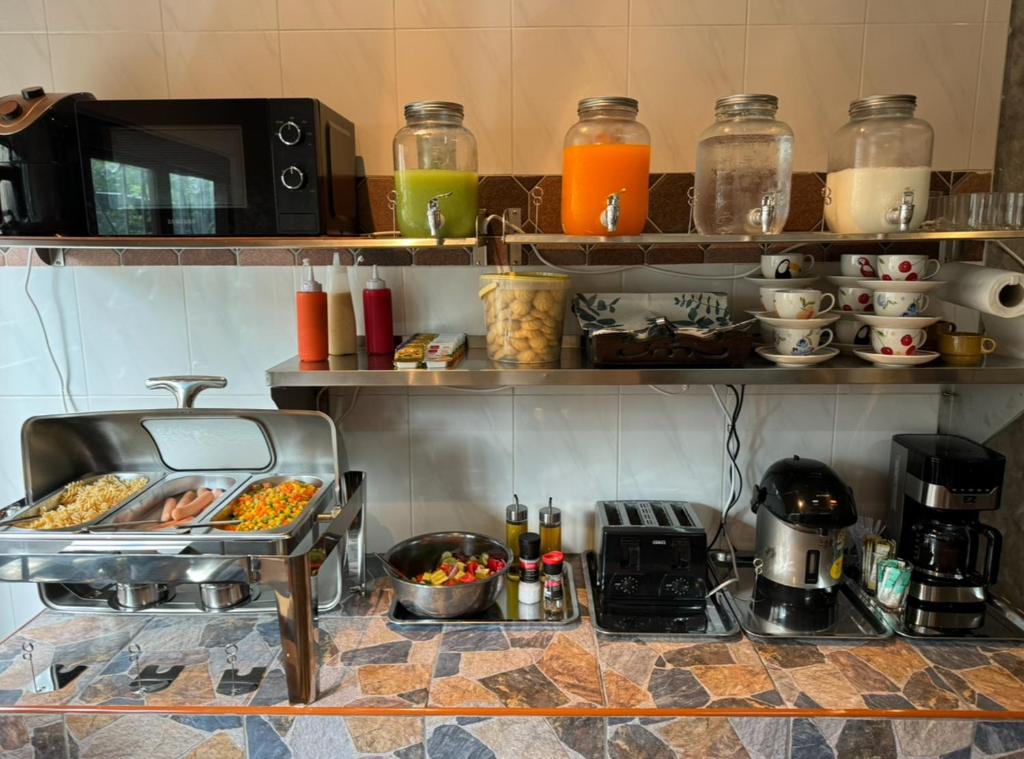 Kuchyň nebo kuchyňský kout v ubytování PROpaganda Hostel