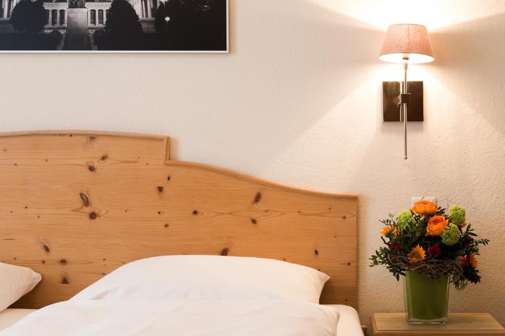 Postel nebo postele na pokoji v ubytování Hotel Sollner Hof