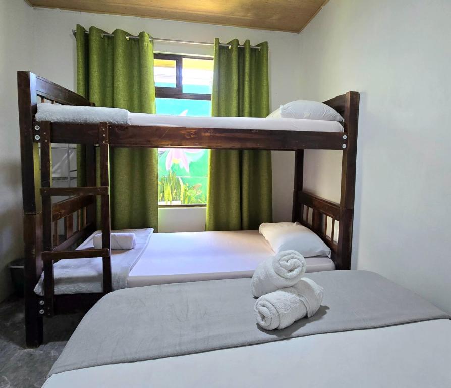 Postel nebo postele na pokoji v ubytování Hostel Cattleya - Monteverde, Costa Rica