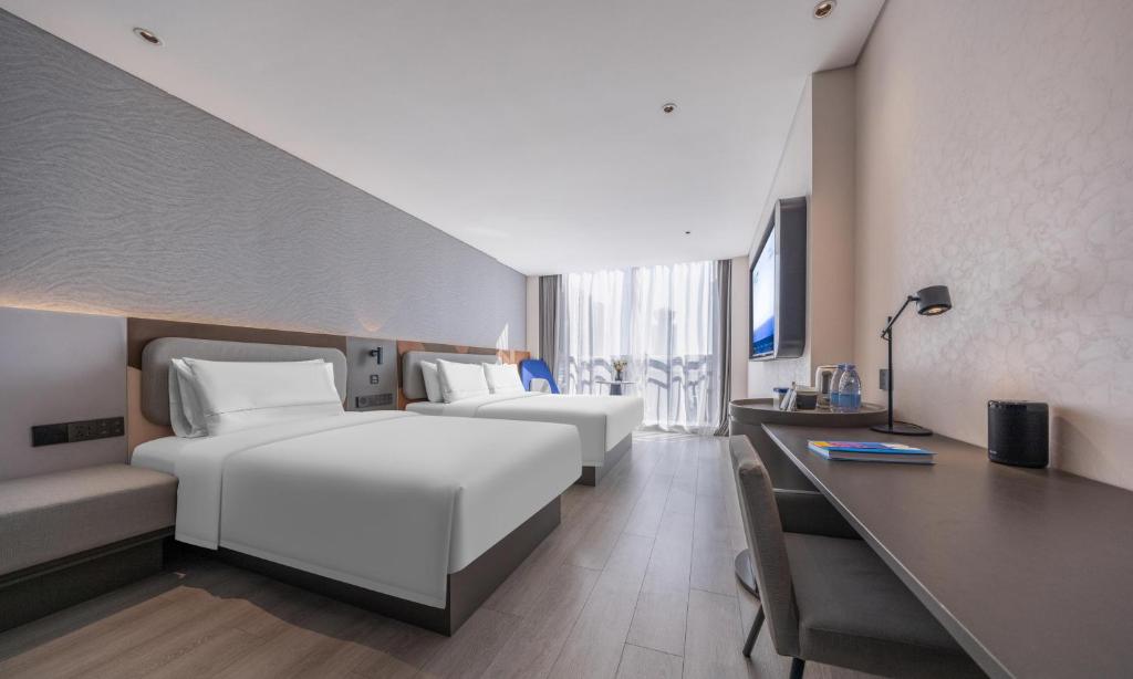 Postel nebo postele na pokoji v ubytování Atour Light Hotel Tianjin Binhai New Area Third Street