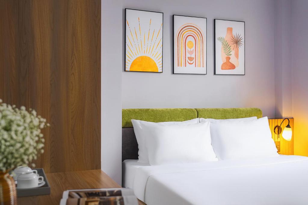 Giường trong phòng chung tại Nature Hotel - Win Happy