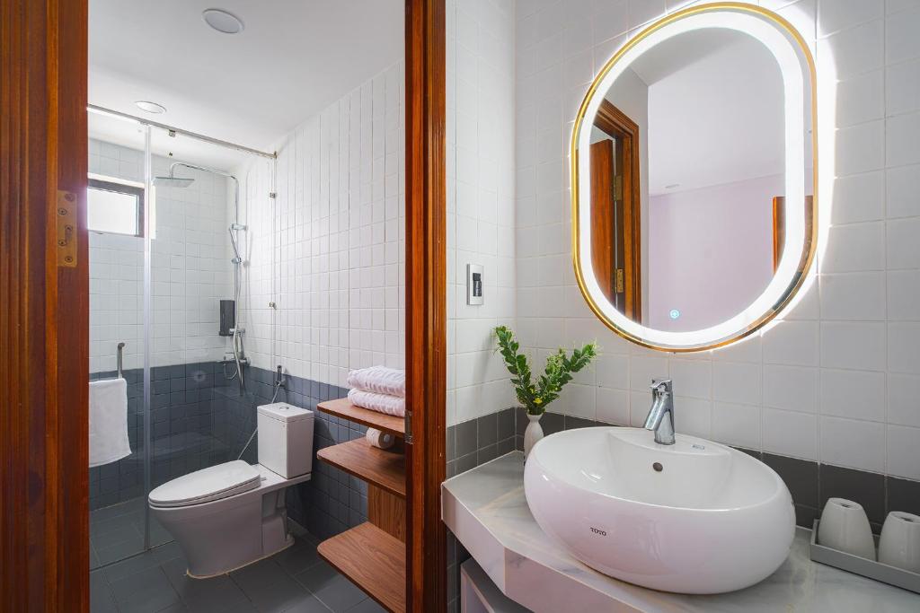 Phòng tắm tại Nature Hotel - Win Happy