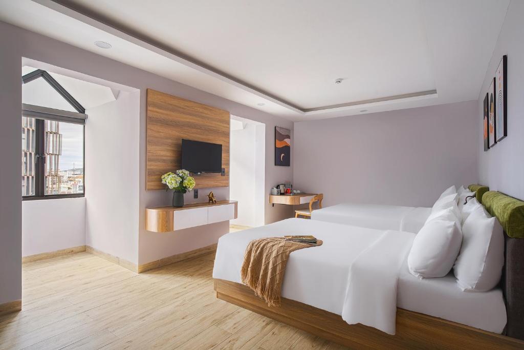 Giường trong phòng chung tại Nature Hotel - Win Happy