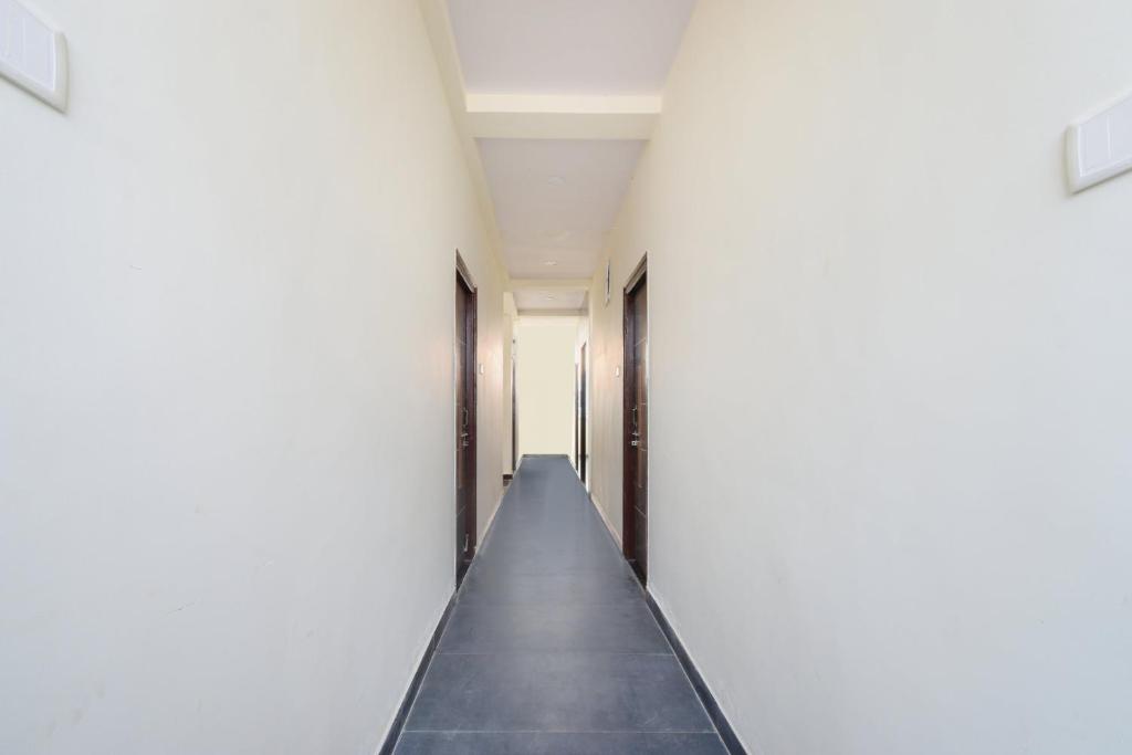 a corridor of a building with a black escalator at Super Collection O Adibatla Hyderabad in Ibrāhīmpatan