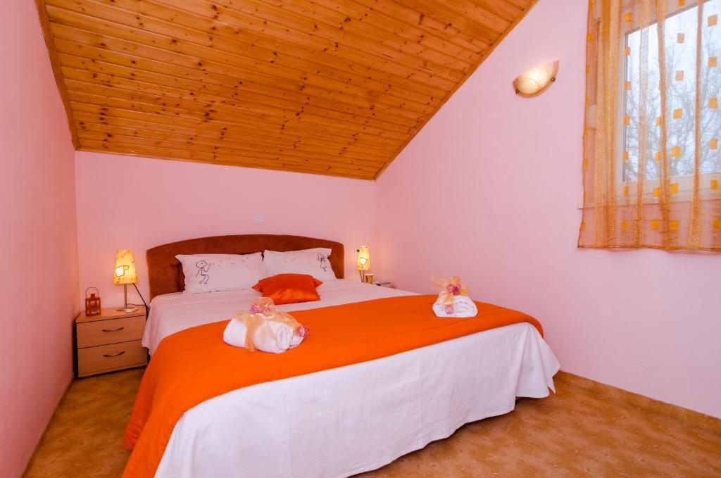 Postel nebo postele na pokoji v ubytování Holiday Home Tina