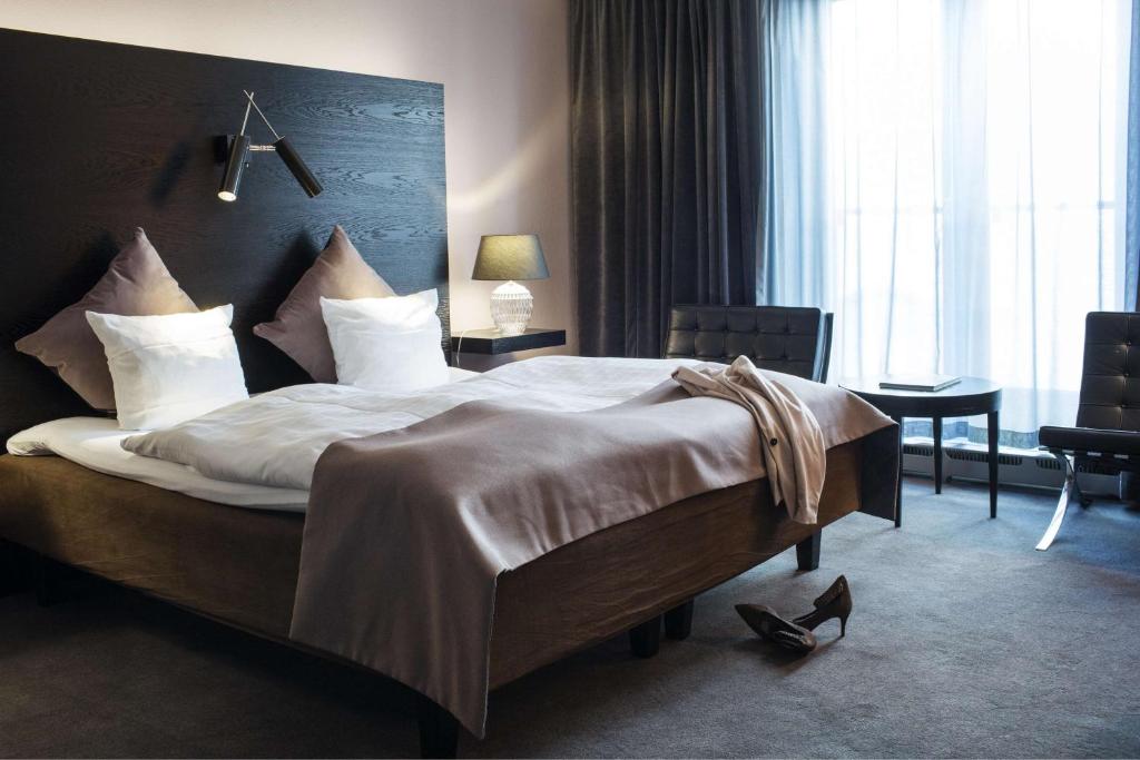 a bedroom with a large bed in a room at Scandic Front in Copenhagen
