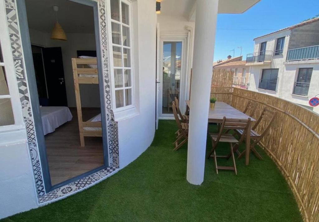 Balkón nebo terasa v ubytování Suites Aronas