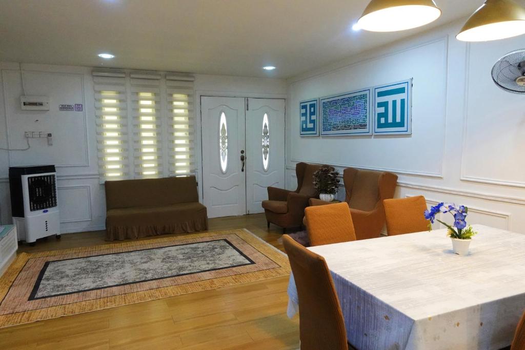 Istumisnurk majutusasutuses ManMai Homestay Double Storey