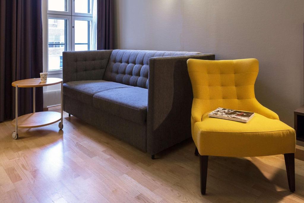 Posezení v ubytování Scandic Grand Marina