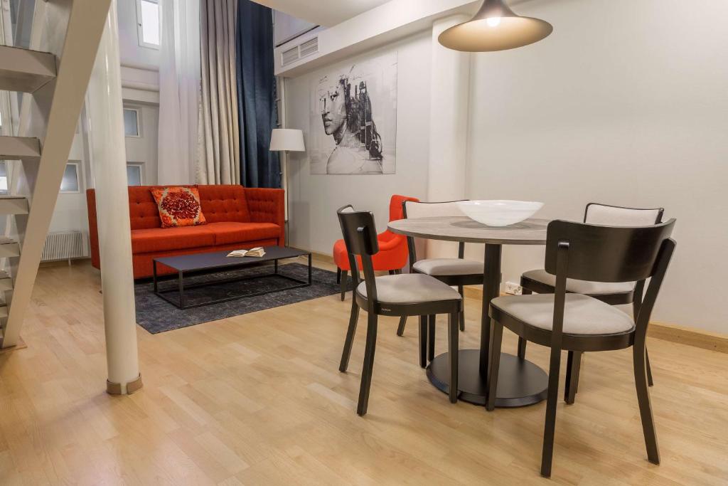 Posezení v ubytování Scandic Grand Marina