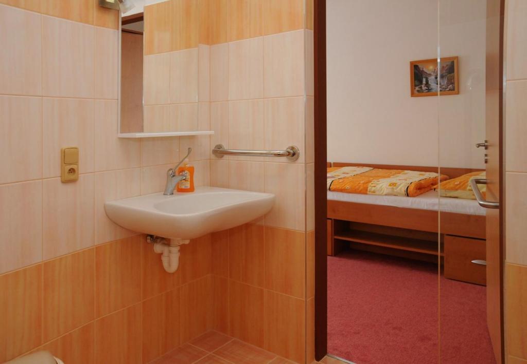 Postel nebo postele na pokoji v ubytování Penzion Rakovec