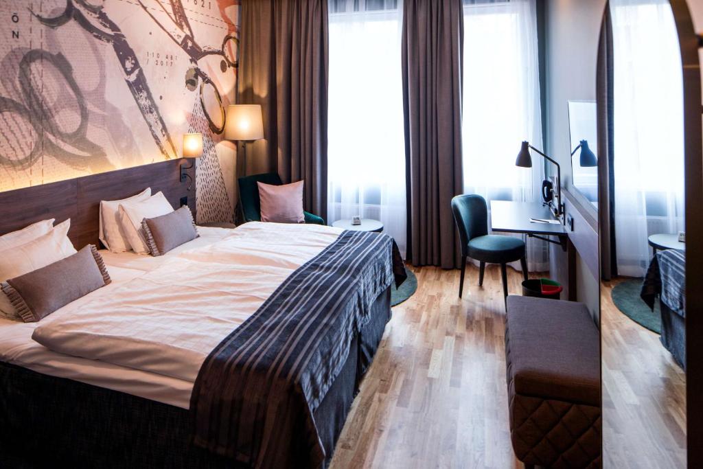 Postel nebo postele na pokoji v ubytování Scandic Plaza Borås