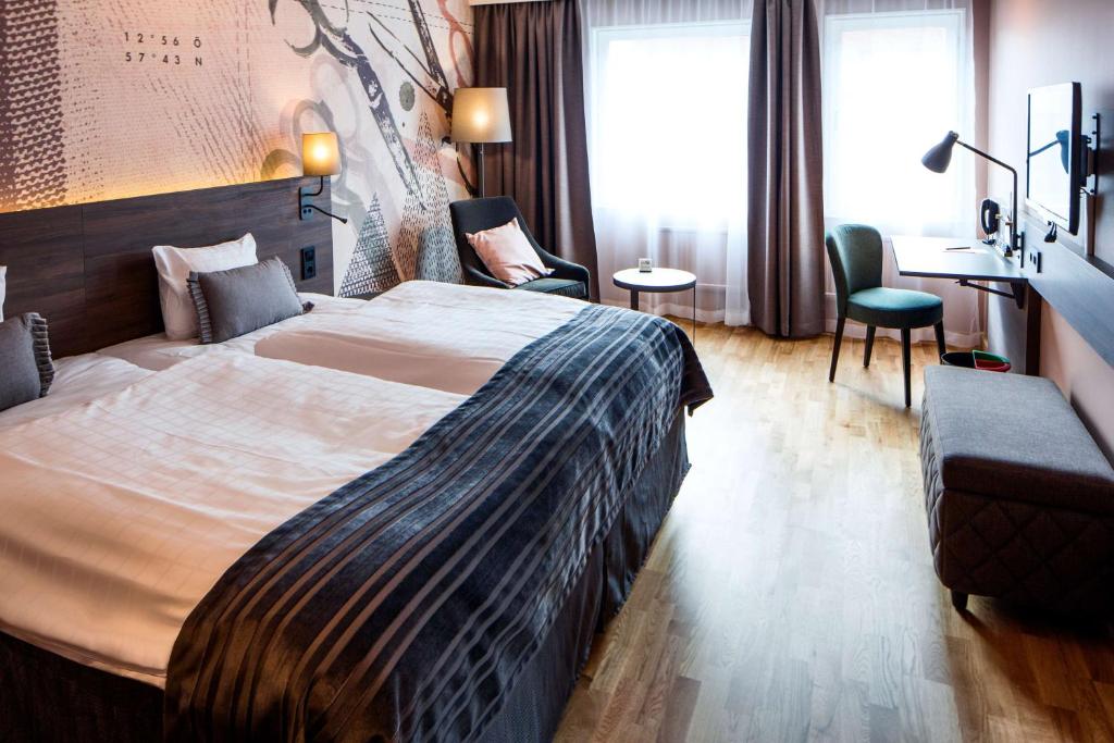 Postel nebo postele na pokoji v ubytování Scandic Plaza Borås