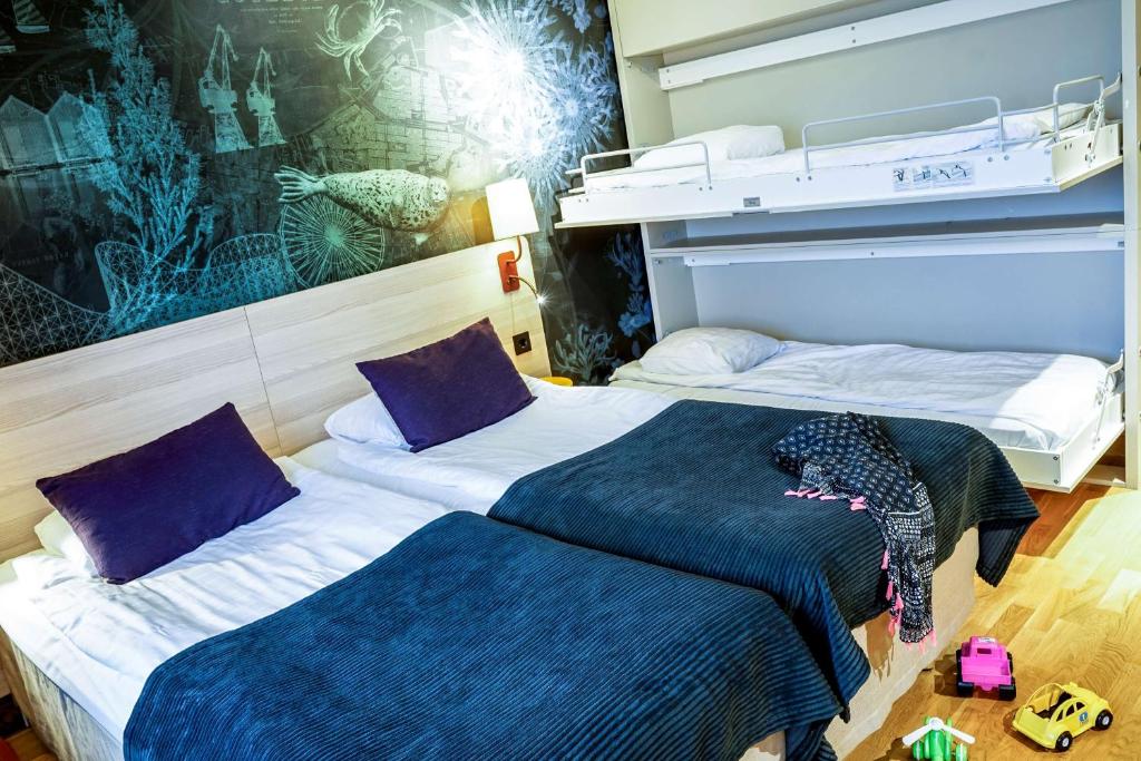 Postel nebo postele na pokoji v ubytování Scandic Backadal