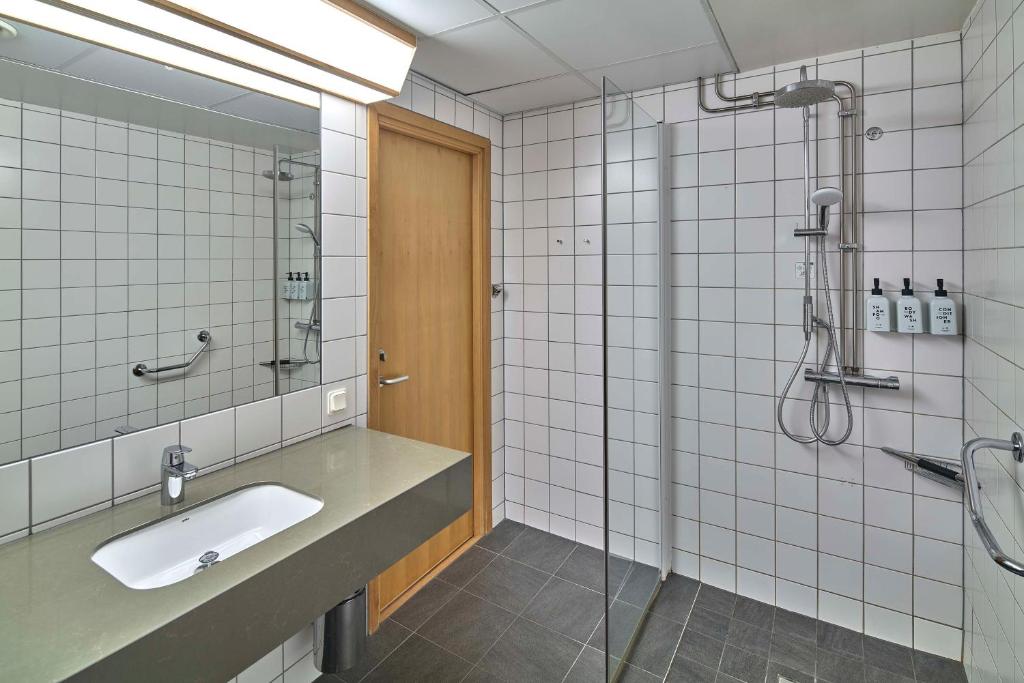 Koupelna v ubytování Scandic Mölndal