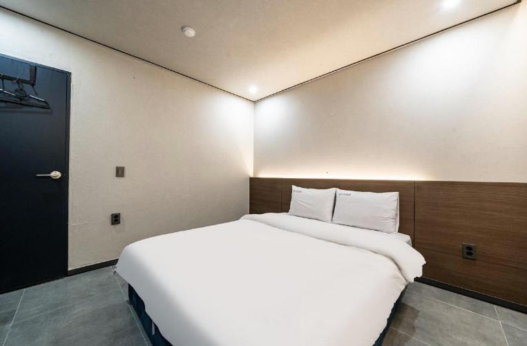 Postel nebo postele na pokoji v ubytování Moonstay Hotel Cheonan