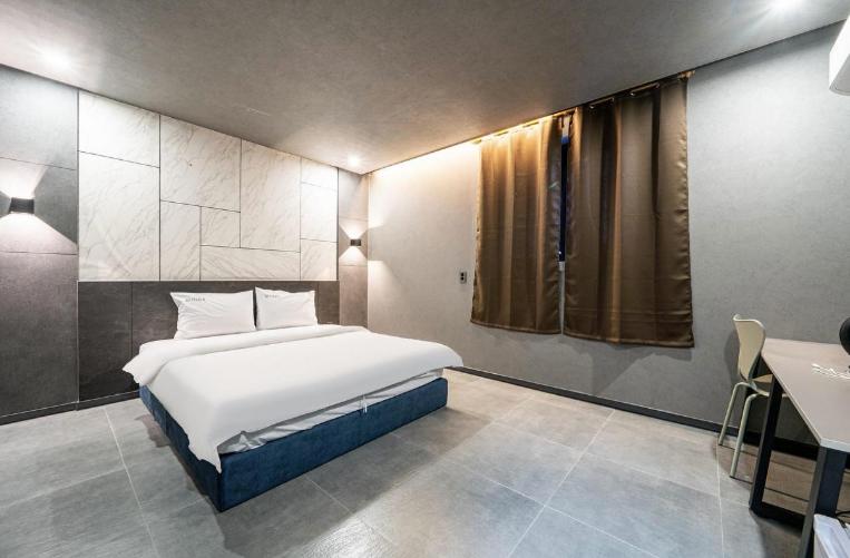 Postel nebo postele na pokoji v ubytování Moonstay Hotel Cheonan