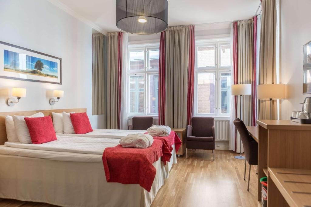 Postel nebo postele na pokoji v ubytování Scandic Stortorget