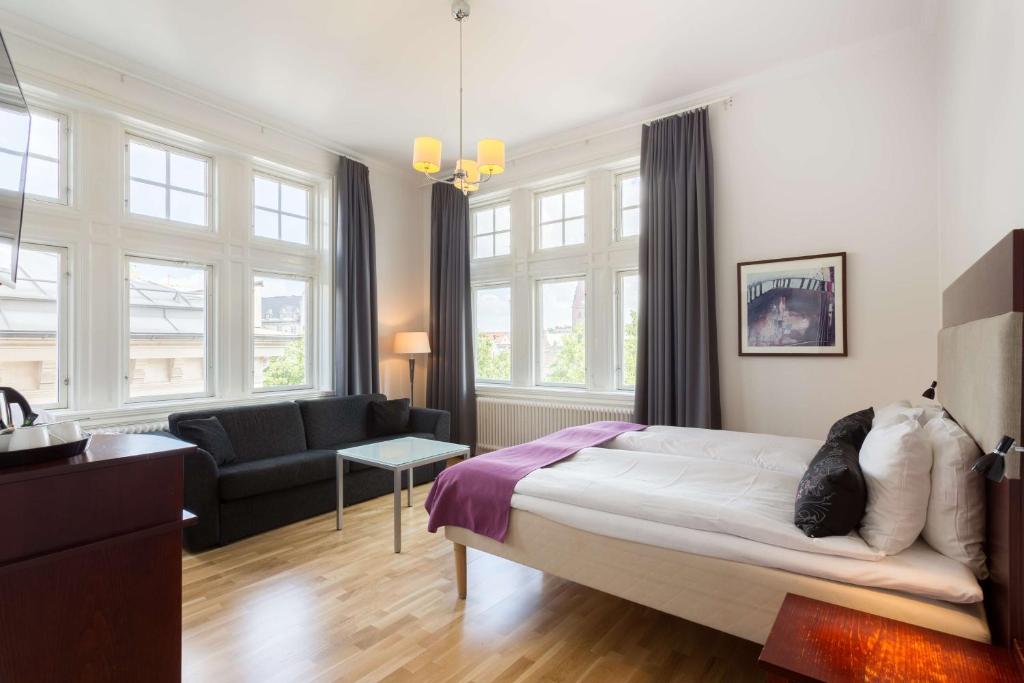 Postel nebo postele na pokoji v ubytování Scandic Stortorget