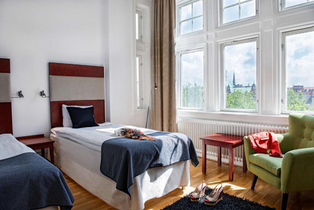 Postel nebo postele na pokoji v ubytování Scandic Stortorget