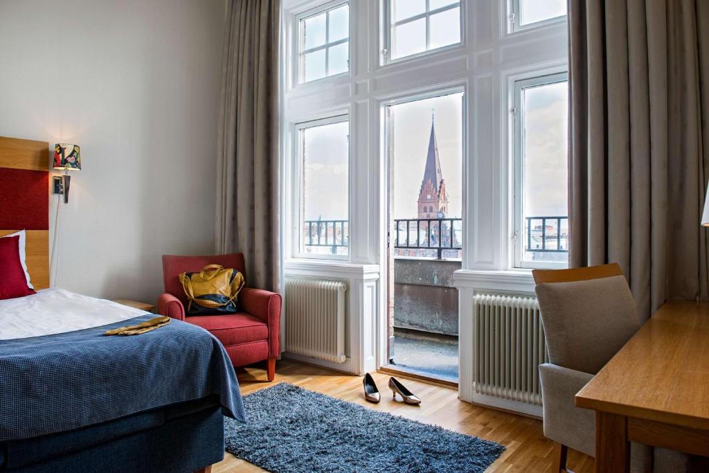 Postel nebo postele na pokoji v ubytování Scandic Stortorget