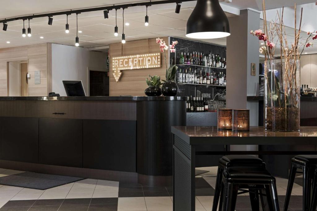 Lounge nebo bar v ubytování Scandic Norrköping Nord