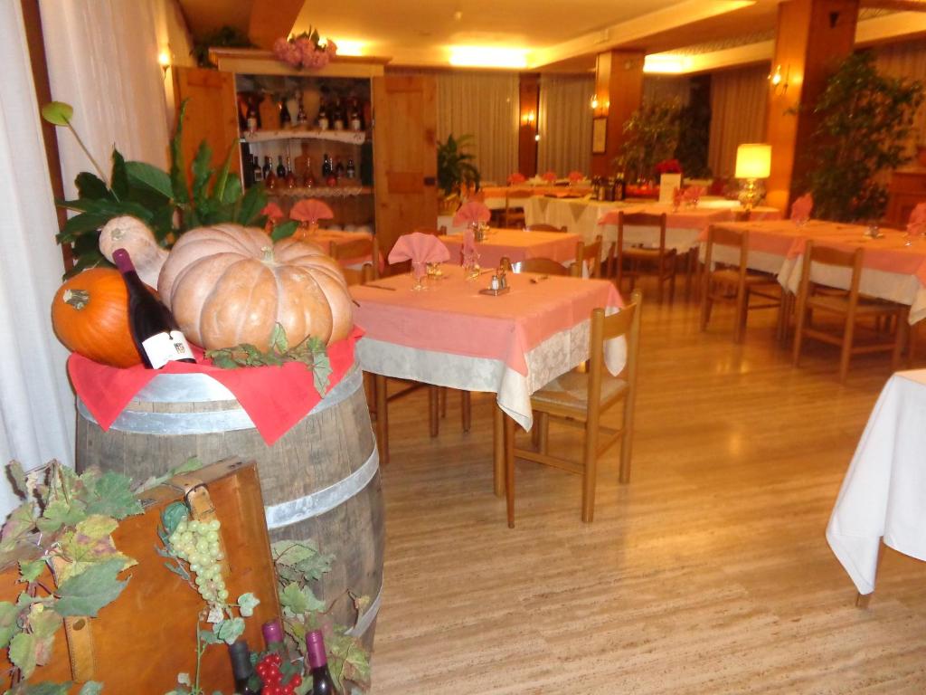 Restaurace v ubytování Albergo Ristorante Cima I Pra'