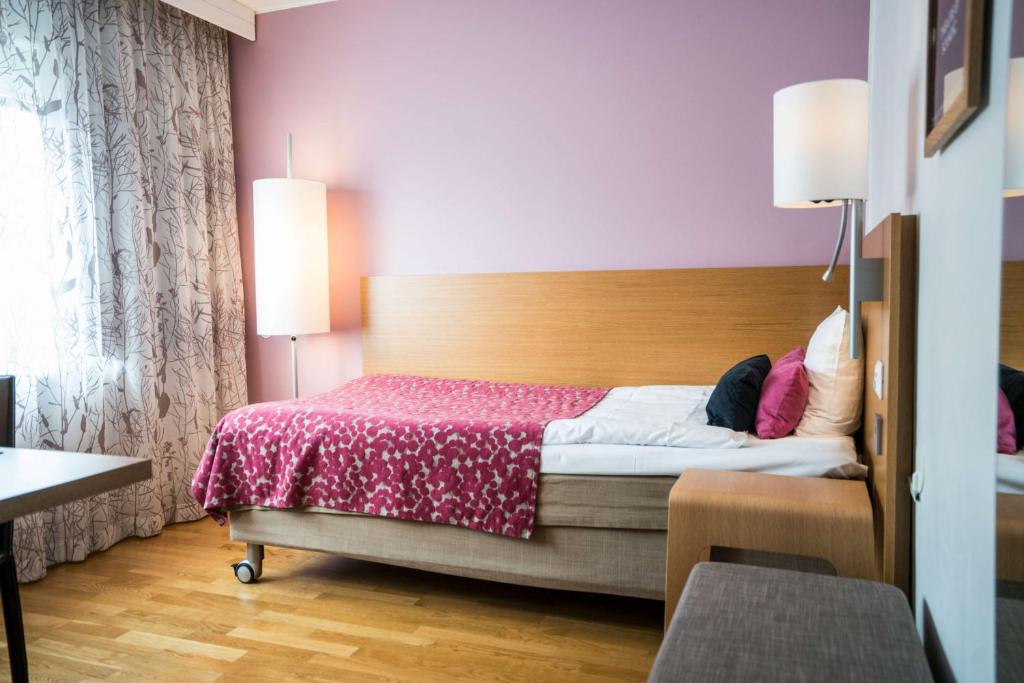 Postel nebo postele na pokoji v ubytování Scandic Järva Krog