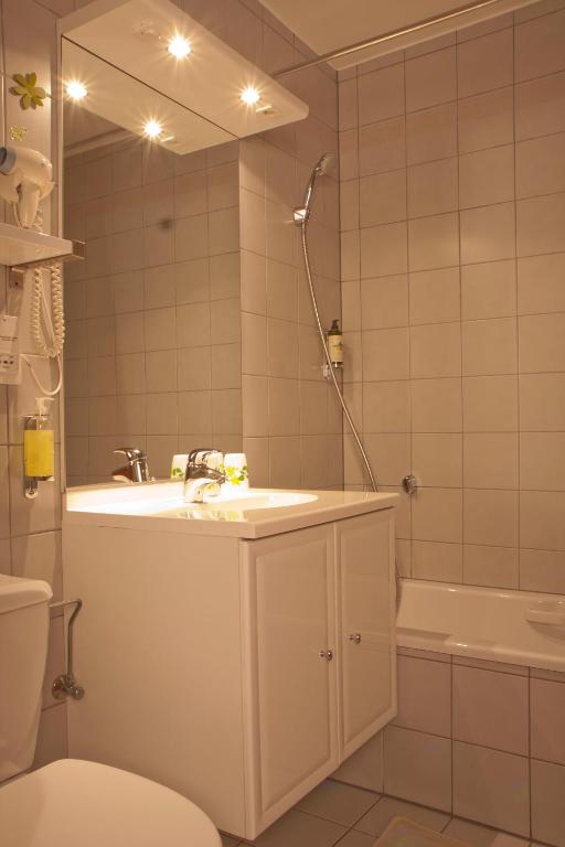 Koupelna v ubytování Hôtel Winzenberg