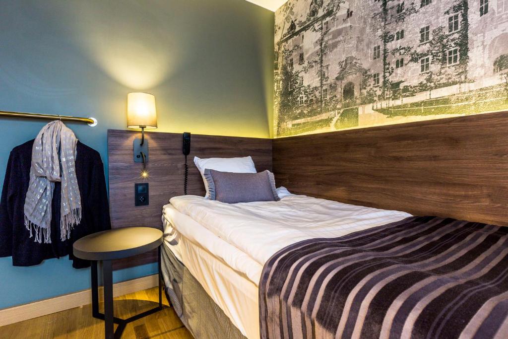 Postel nebo postele na pokoji v ubytování Scandic Grand Hotel