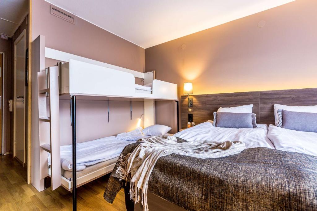 Postel nebo postele na pokoji v ubytování Scandic Grand Hotel
