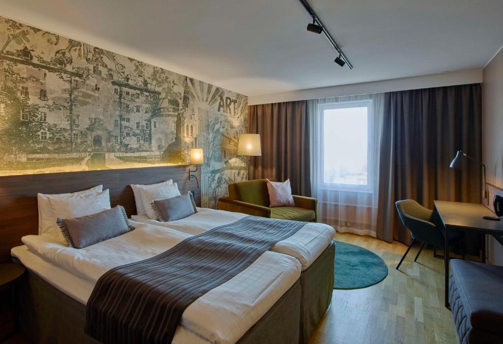 Postel nebo postele na pokoji v ubytování Scandic Grand Hotel