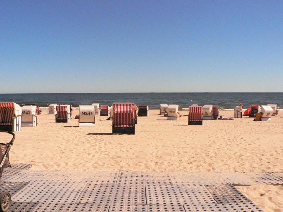 a group of chairs and tables on the beach at Ferienwohnung Wede in Ueckeritz