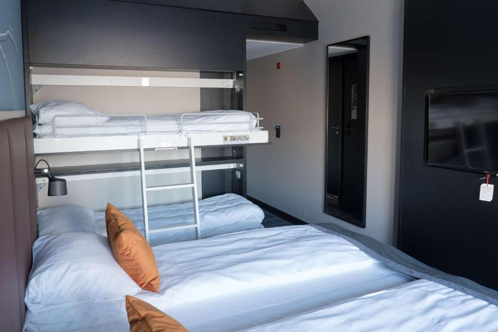 Postel nebo postele na pokoji v ubytování Scandic Ishavshotel