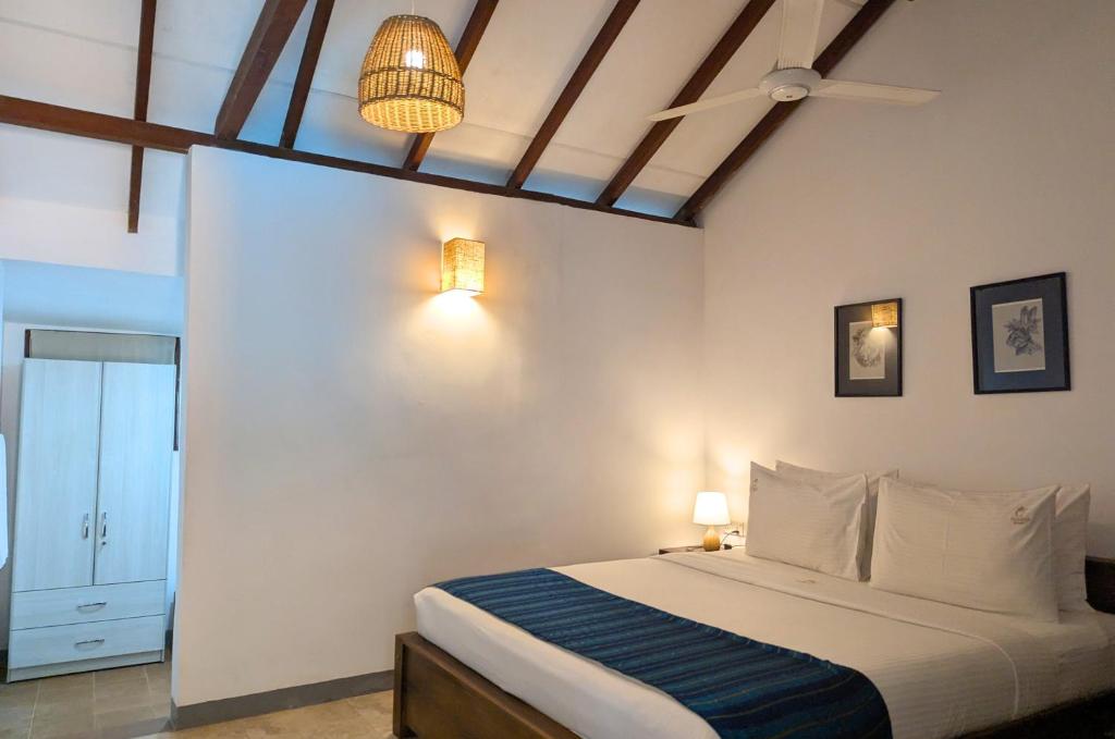 Postel nebo postele na pokoji v ubytování Pinthaliya Resort