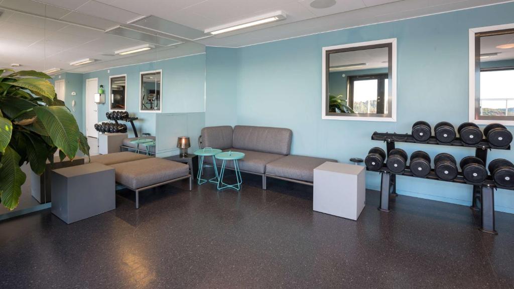 Fitness centrum a/nebo fitness zařízení v ubytování Scandic Laholmen