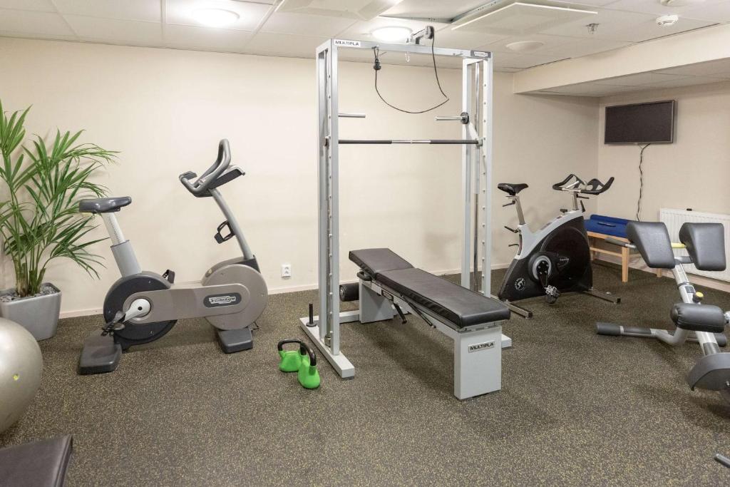Fitness centrum a/nebo fitness zařízení v ubytování Scandic Hakaniemi