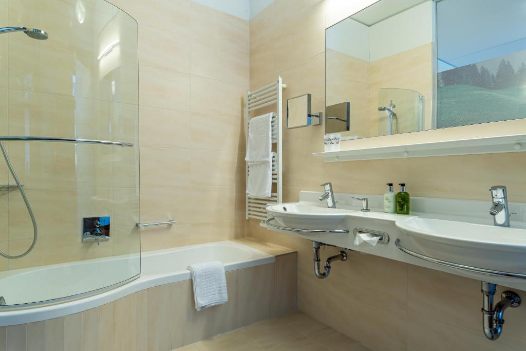 Koupelna v ubytování Hotel Tyrol am Haldensee
