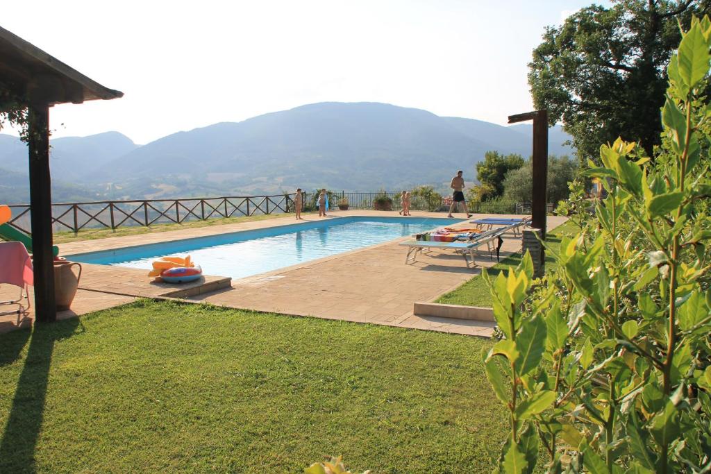 Bazén v ubytování Il Castello Di Perchia nebo v jeho okolí