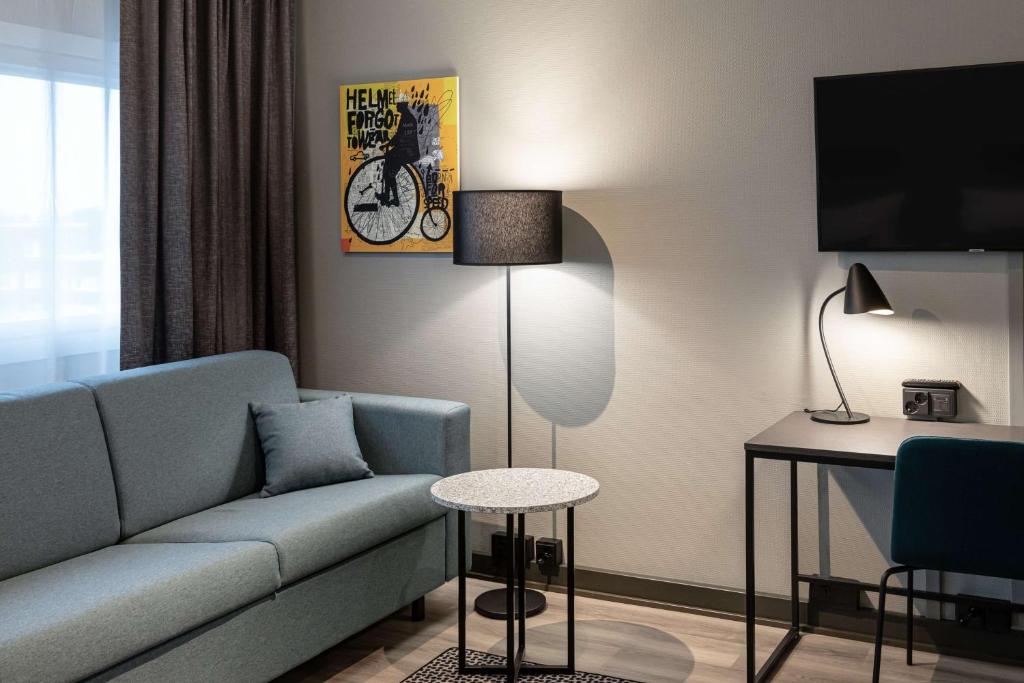 TV a/nebo společenská místnost v ubytování Scandic Pasila