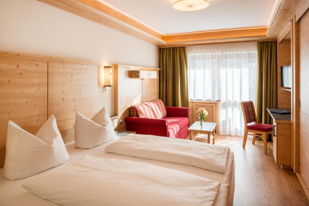 Postel nebo postele na pokoji v ubytování Hotel Tyrol am Haldensee