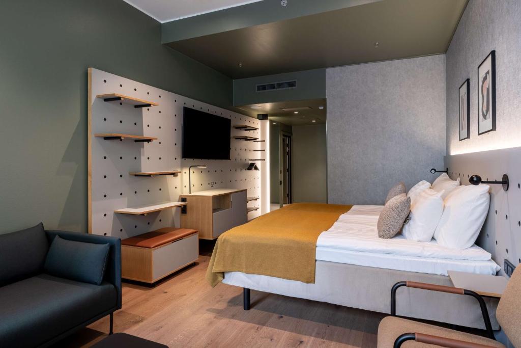 Ένα ή περισσότερα κρεβάτια σε δωμάτιο στο Scandic Helsinki Hub