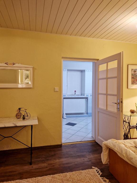 Postel nebo postele na pokoji v ubytování Halbinsel am See