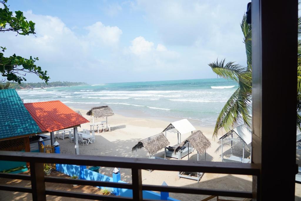 Golden Beach Hotel & Restaurant - 4